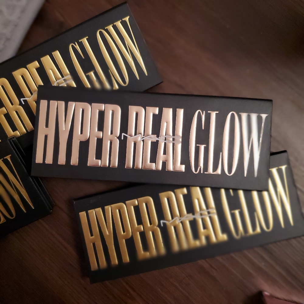Sold**MAC HYPER REAL GLOW 3 color Highlighter